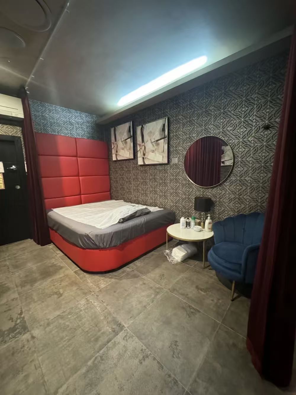 239 Liverpool private room